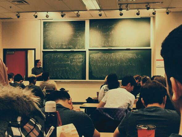 Apprendre des compétences à l'IA comme à des collégiens